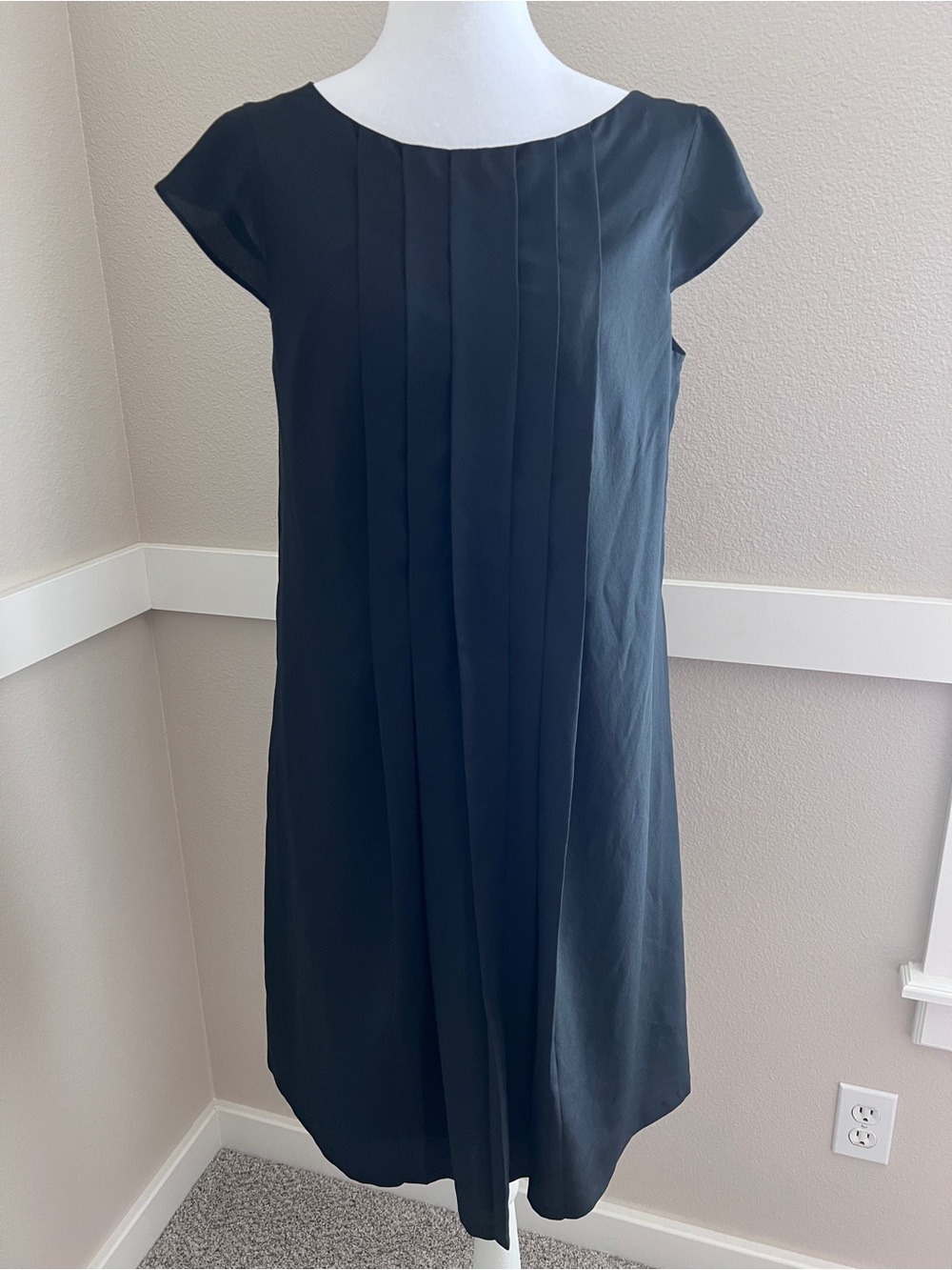 Mossimo Black Pleated Front Cap Sleeve Shift Dress - Size Small